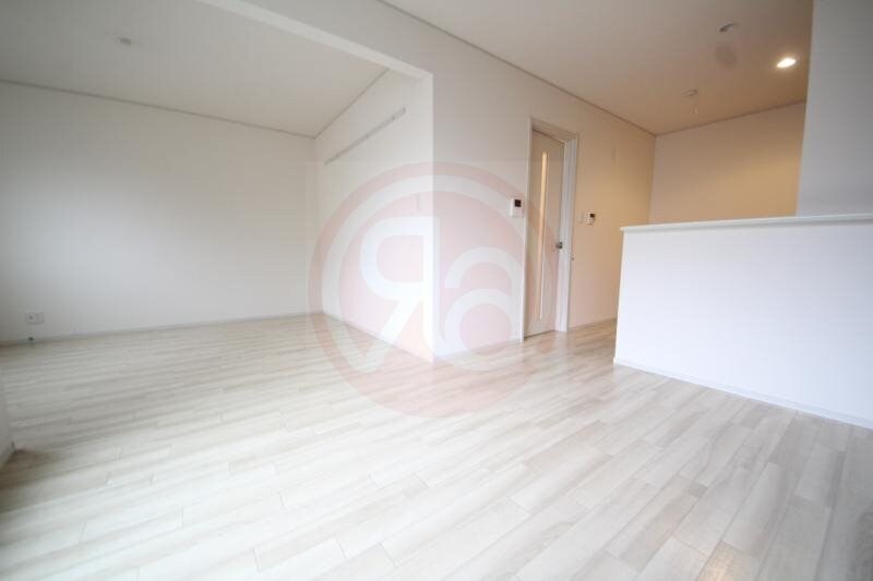 物件内観写真4　(こちらのリビングで趣味の時間をお楽しみください)