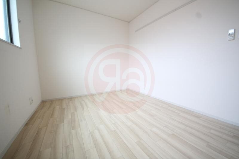 物件内観写真11　(使い勝手のいい寝室です)