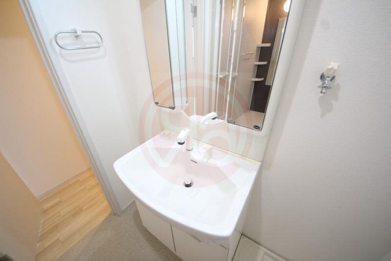 物件内観写真19　(朝の支度にも助かる、独立の洗髪洗面化粧台)