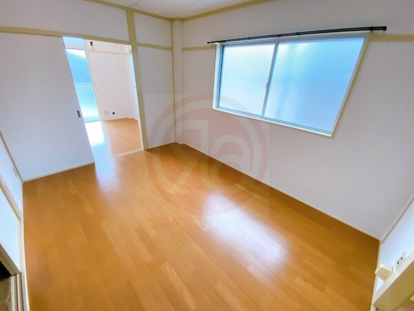 洋室(おしゃれな内装です)