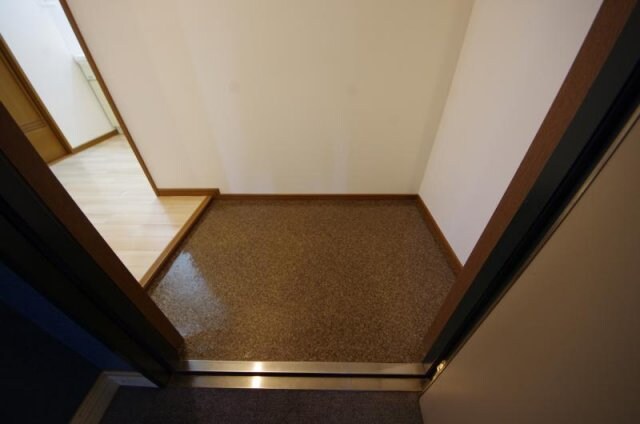 物件内観写真10　(きれいな玄関です)