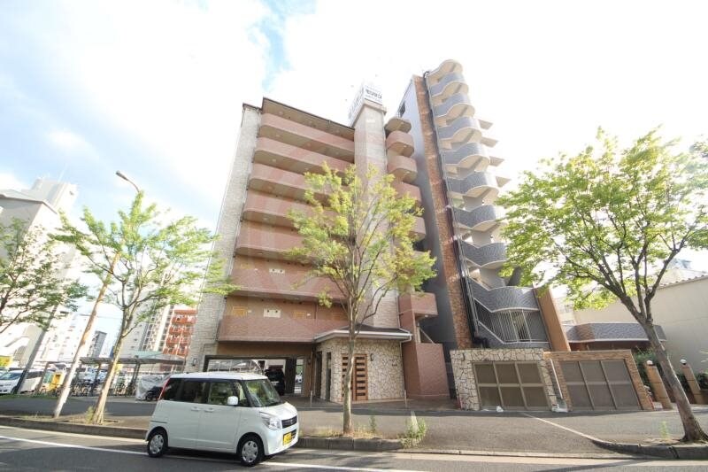 物件外観写真1　(落ち着いた雰囲気の外観です)