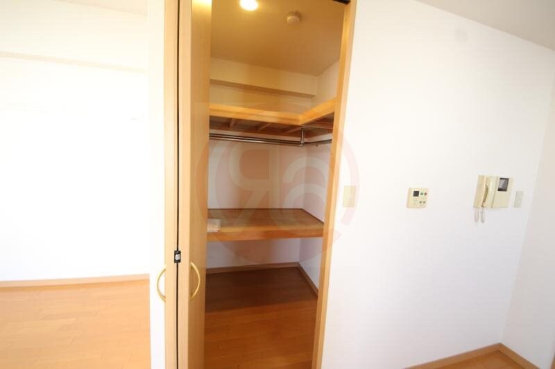 物件内観写真17　(便利な収納スペースです)