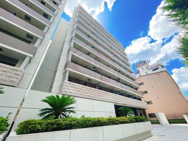 物件外観写真1　(外観は落ち着いています)