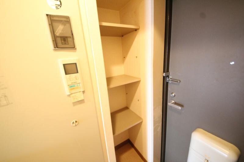 物件内観写真12　(たっぷりとした収納スペースです)