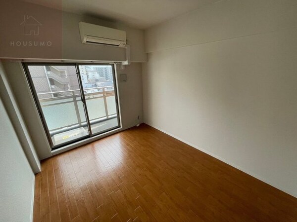 洋室(ゆったりとしたリビングです)