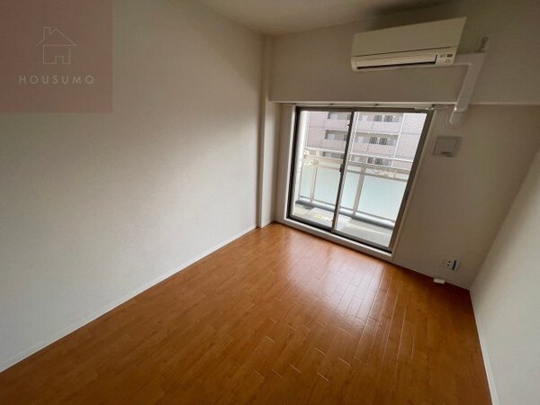 洋室(きれいなキッチンです)