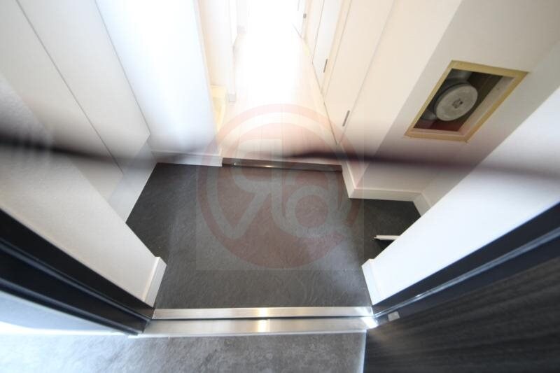 物件内観写真16　(シンプルで使いやすい玄関です)