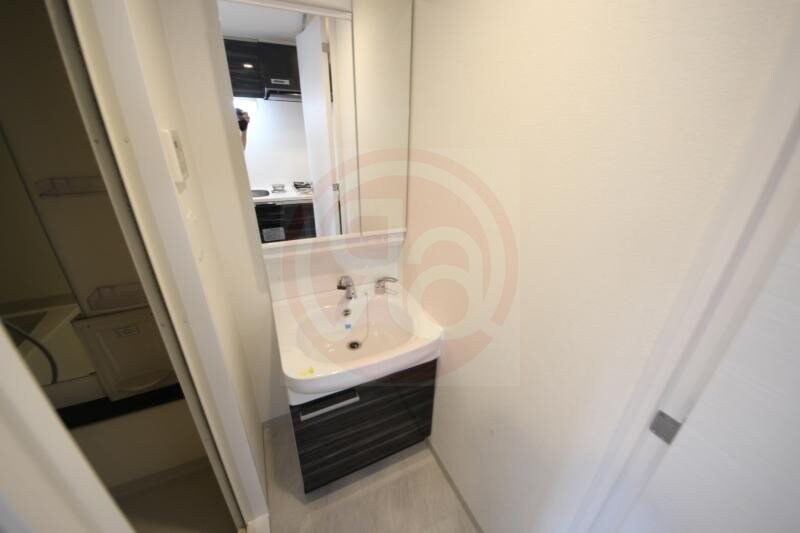 物件内観写真18　(明るい洗面所です)