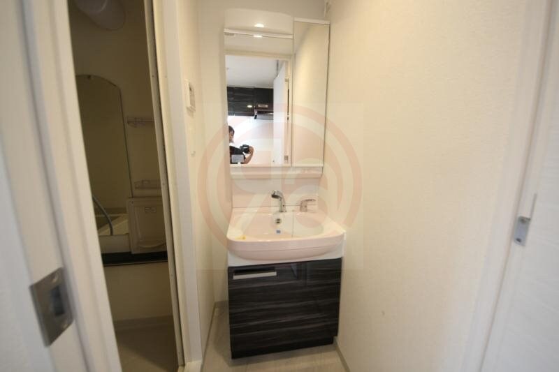 物件内観写真19　(独立洗面化粧台が付いています)