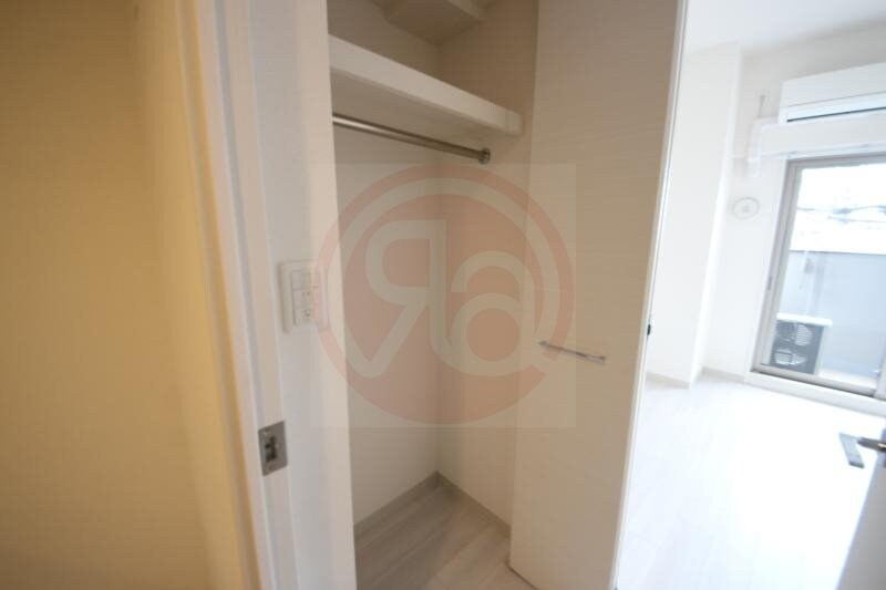 物件内観写真17　(大きなスペースがあり、収納には困りません)