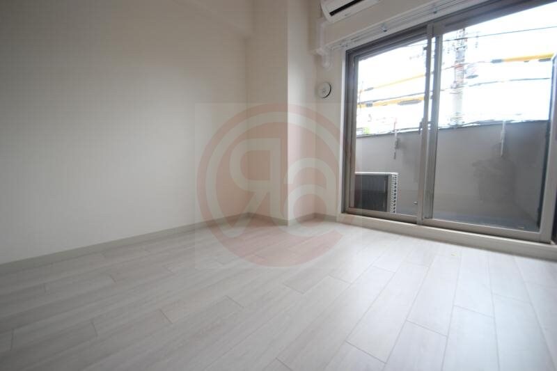 物件内観写真25　(広々とした洋室です)