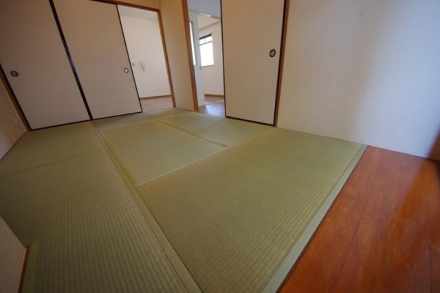 物件内観写真22　(和室があれば、来客や子供用のスペースとして活躍します)
