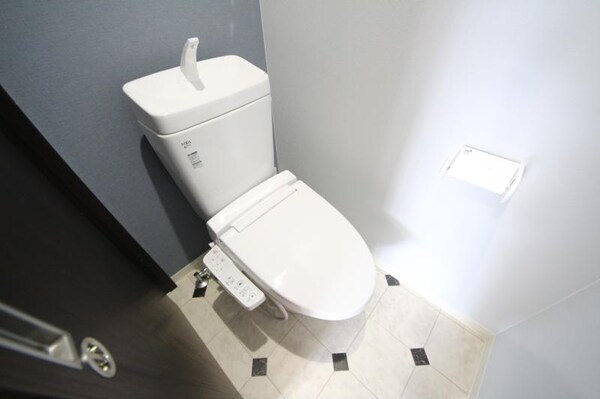 トイレ(落ち着いた色調のトイレです)