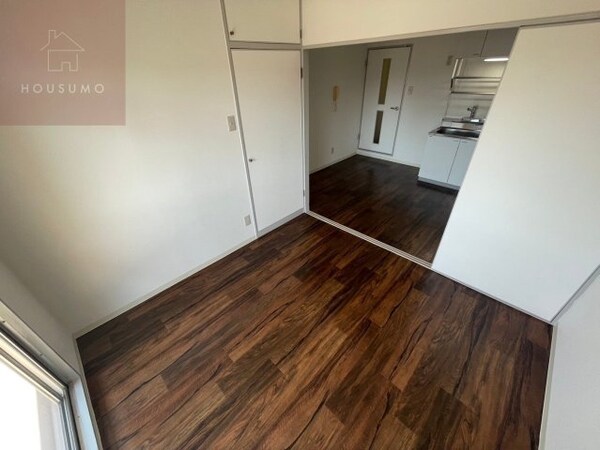 洋室(きれいな玄関です)