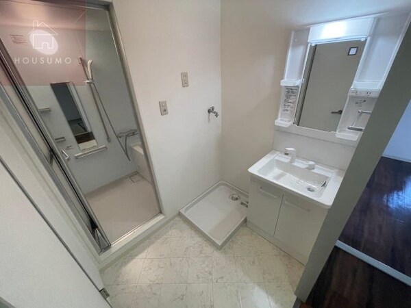 洗面・脱衣所(落ち着いて過ごせるお部屋なので、寝室にいかがでしょうか)