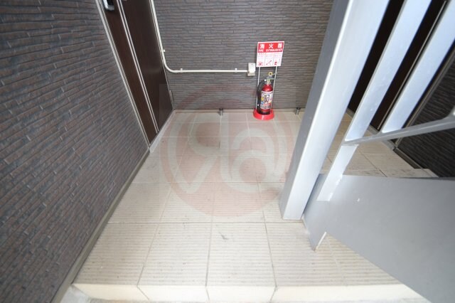 物件外観写真3　(清潔なロビーです)