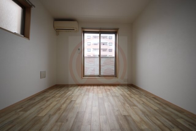 物件内観写真23　(広々とした洋室です)