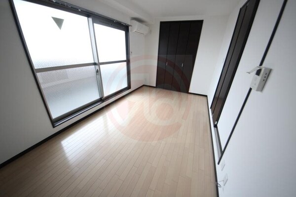 居室(ゆったり過ごせる居間です)