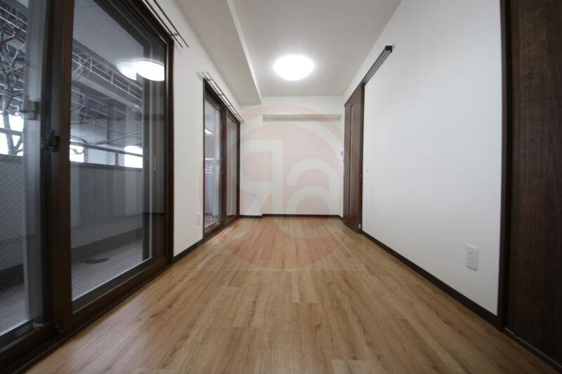 物件内観写真11　(内装は落ち着いています)