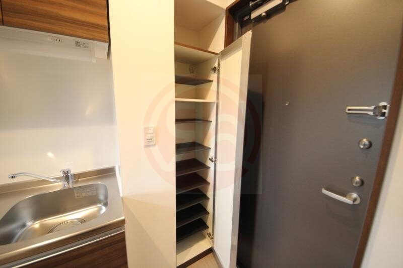 物件内観写真17　(大きなスペースがあり、収納には困りません)