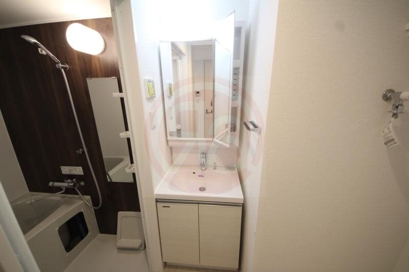 物件内観写真18　(使いやすい独立洗面台です)