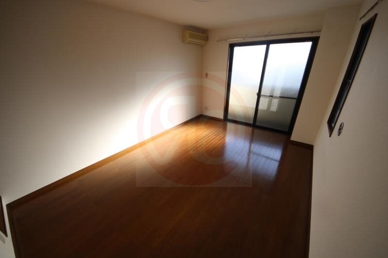 物件内観写真5　(ゆったりとしたリビングです)