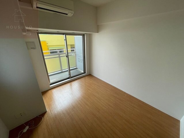 物件内観写真16　(ゆったりとした居間です)