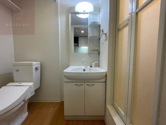 物件内観写真25　(独立洗面台、朝の身支度には欠かせません)