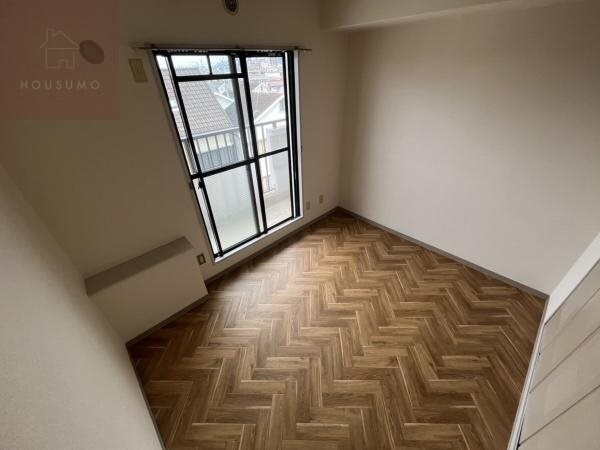 物件内観写真7　(使い勝手のいい寝室です)