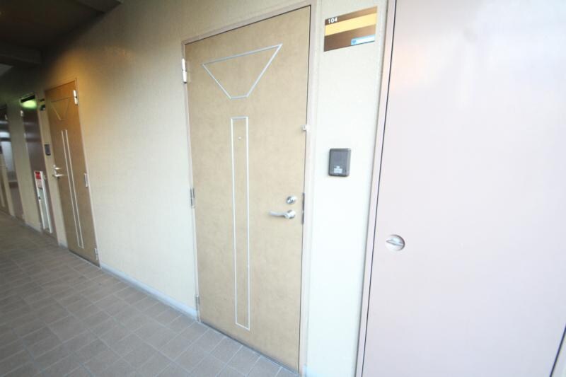 物件内観写真8　(シンプルで使いやすい玄関です)