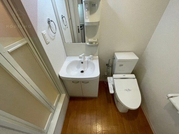 洗面・脱衣所(落ち着いたトイレです)
