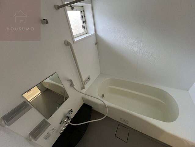 物件内観写真9　(落ち着いた空間のお風呂です)