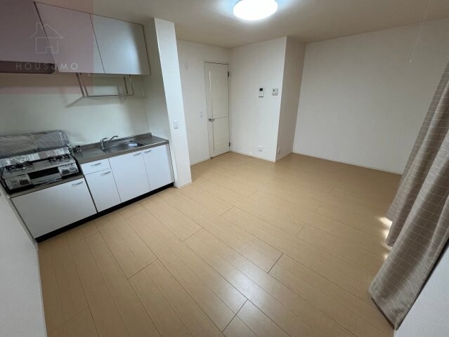 物件内観写真16　(落ち着いた色調の洋室です)