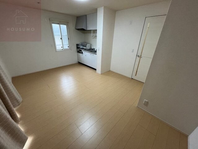 物件内観写真17　(落ち着いた色調の洋室です)