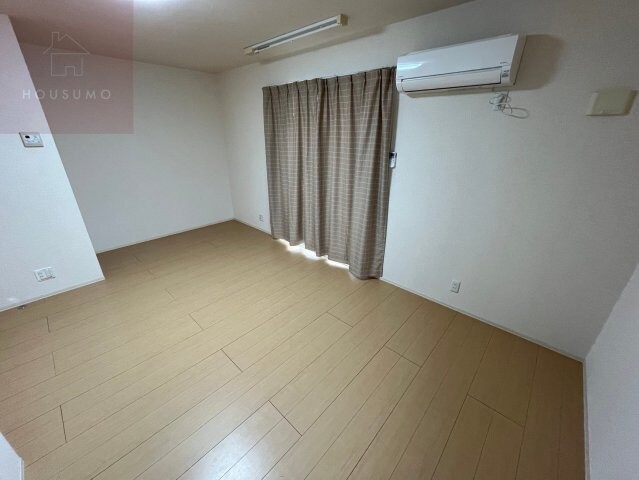 物件内観写真19　(開放的な寝室です)