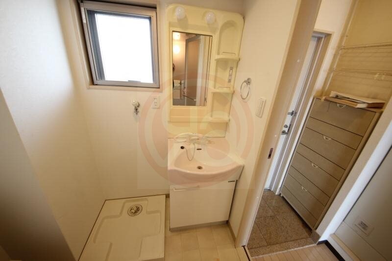 物件内観写真19　(独立洗面台、朝の身支度には欠かせません)