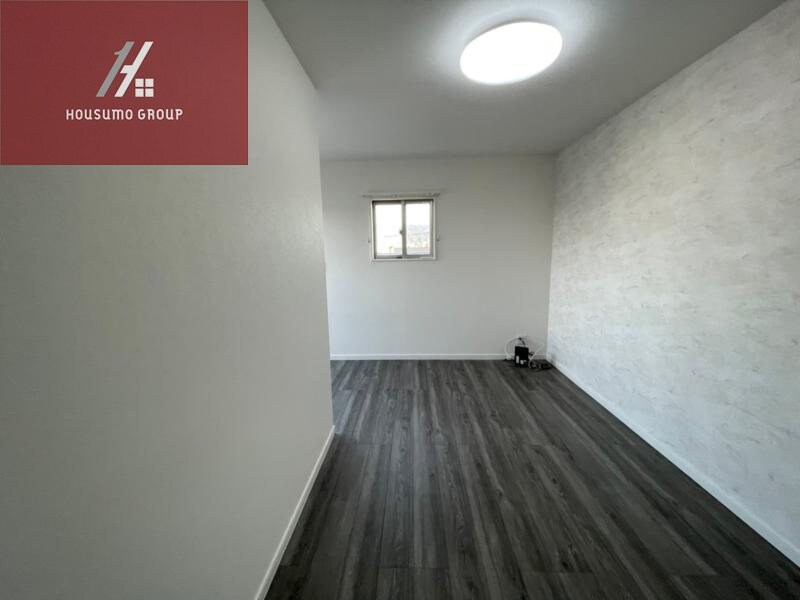 物件内観写真5　(こちらのリビングで趣味の時間をお楽しみください)