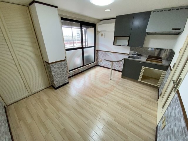 物件内観写真6　(おしゃれな居間です)