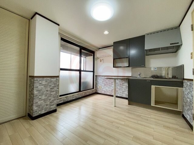 物件内観写真11　(明るい玄関です)