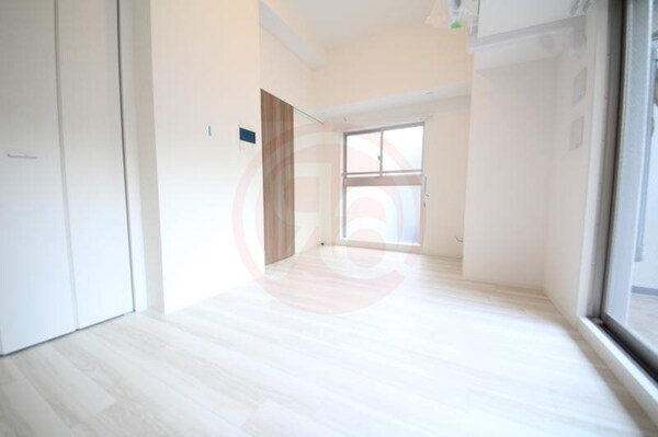 寝室(広くて明るい寝室)