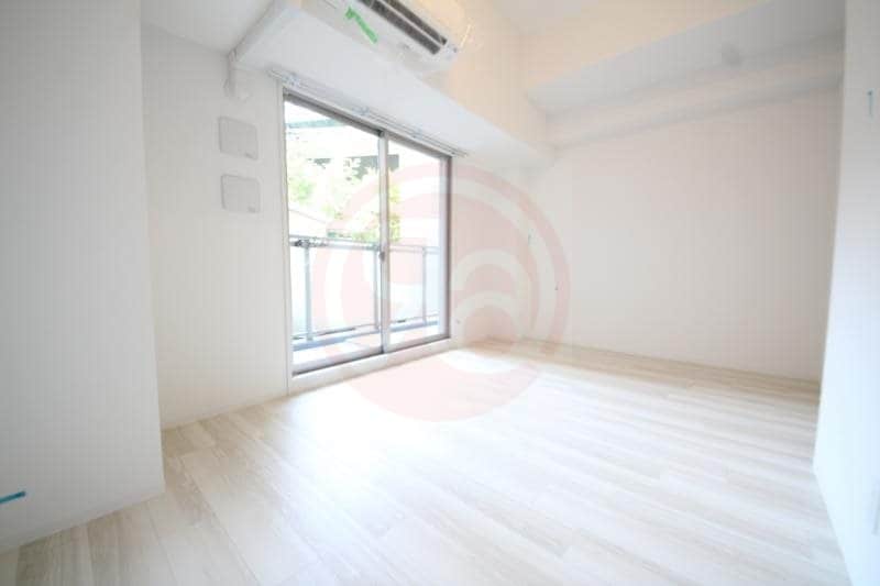 物件内観写真11　(明るい色調の室内です)