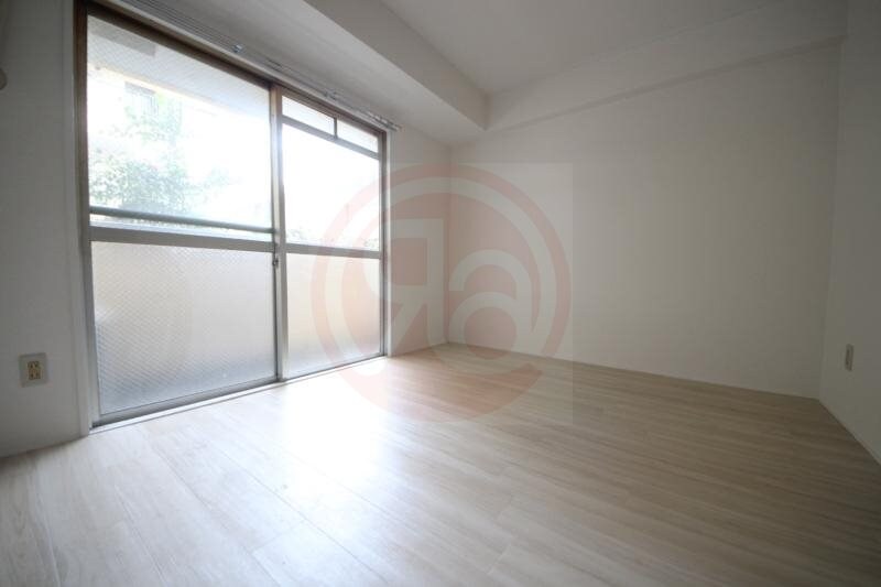 物件内観写真28　(落ち着いた色調の洋室です)