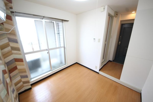 寝室(落ち着いて過ごせるお部屋なので、寝室にいかがでしょうか)