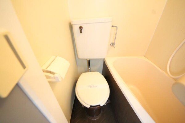 トイレ(シンプルで使いやすいトイレです)