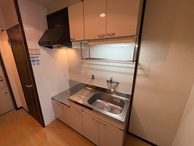 物件内観写真5　(コンパクトなキッチンで掃除もラクラク)