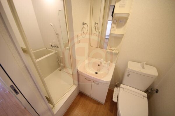 洗面・脱衣所(ゆったりとスペースのある洗面所)