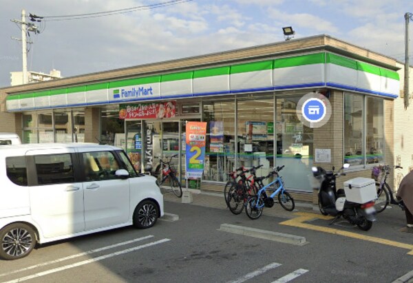 周辺環境(ファミリーマート 東鴻池店 695m)