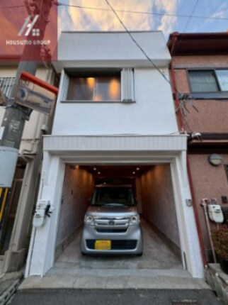 物件外観写真1　(外観は落ち着いています)