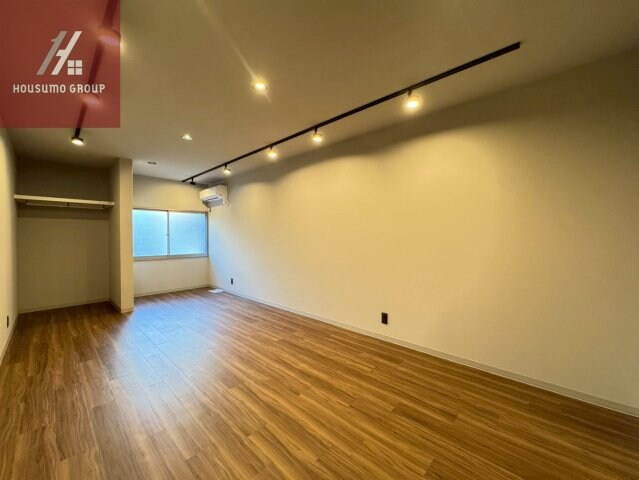 物件内観写真16　(明るい洋室です)